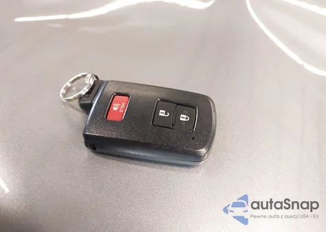 2017 Toyota Rav4 Xle z USA, uszkodzony, nr VIN 2T3RFREV4HW687943